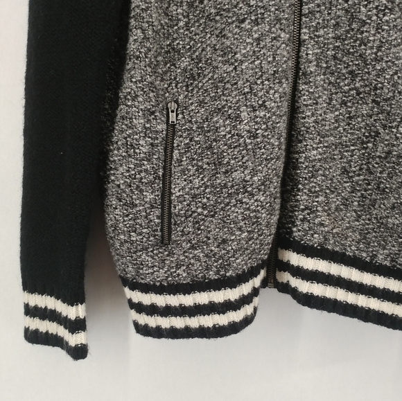 American Eagle Black & White Varsity Style Sweater - Picture 4 of 4